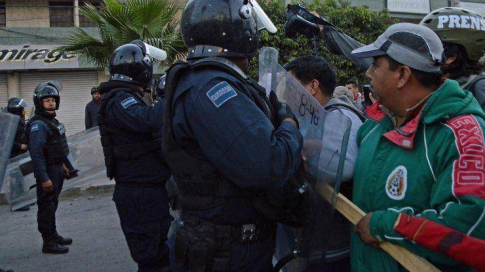 M�xico: un concierto por los 43 estudiantes termin� en enfrentamientos con la polic�a