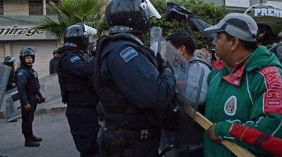 M�xico: un concierto por los 43 estudiantes termin� en enfrentamientos con la polic�a