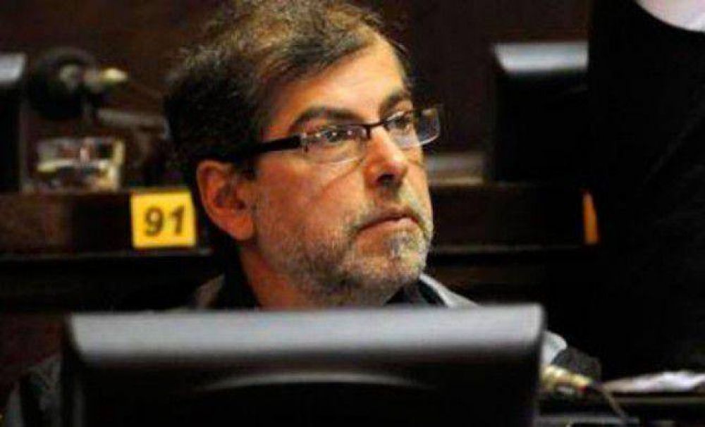 �Mart�n Insaurrlade no ayuda a consolidar la democracia�, opin� el diputado Di Marzio 