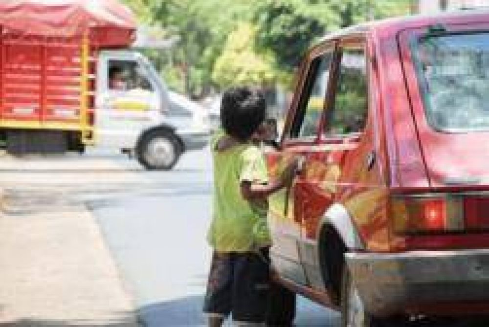 Buscan evitar que ni�os mby� deambulen por las calles pidiendo monedas y comida