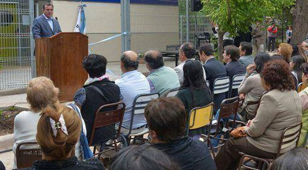 P�rez inaugur� quinta biblioteca de su gesti�n
