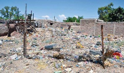 Vecinos de Capital piden limpieza de calles y de un bald�o
