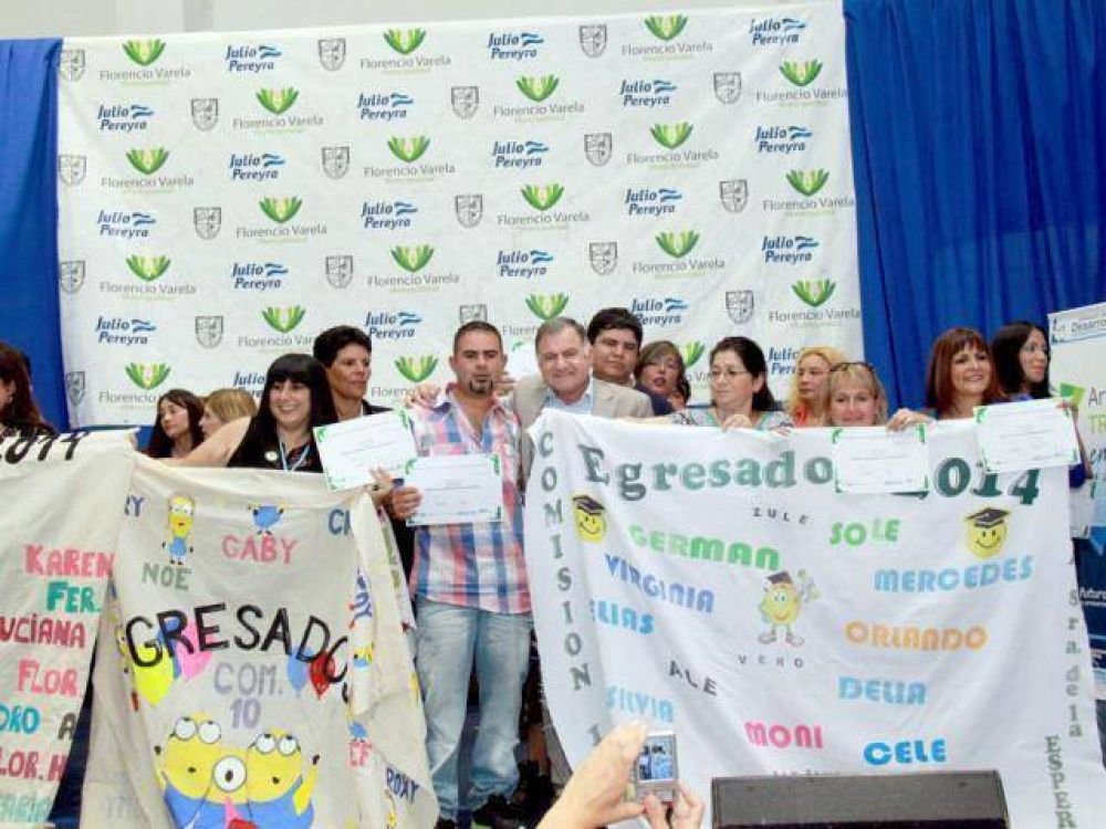 Egresaron 2.400 alumnos