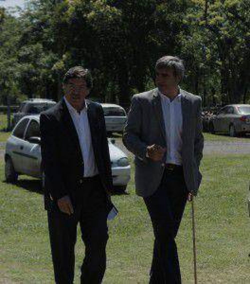 El Ministro Sileoni entreg� fondos junto a Dura�ona para reparaciones de escuelas