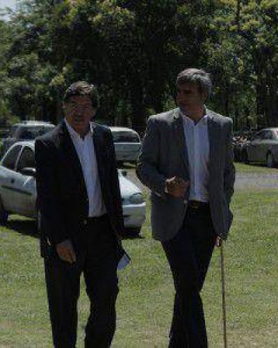 El Ministro Sileoni entreg� fondos junto a Dura�ona para reparaciones de escuelas