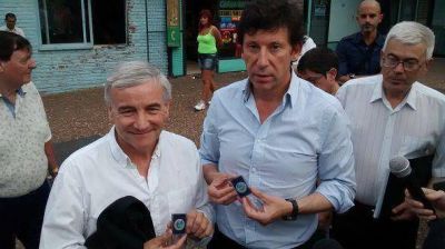 Gustavo Posse recorri� el centro de Munro junto a Alberto Exp�sito