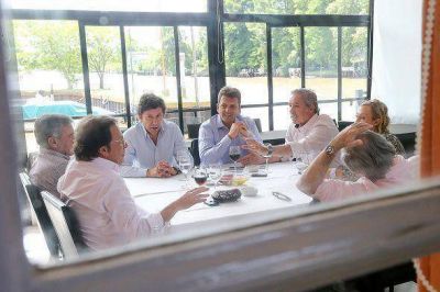Massa se reuni� con sus precandidatos a gobernador