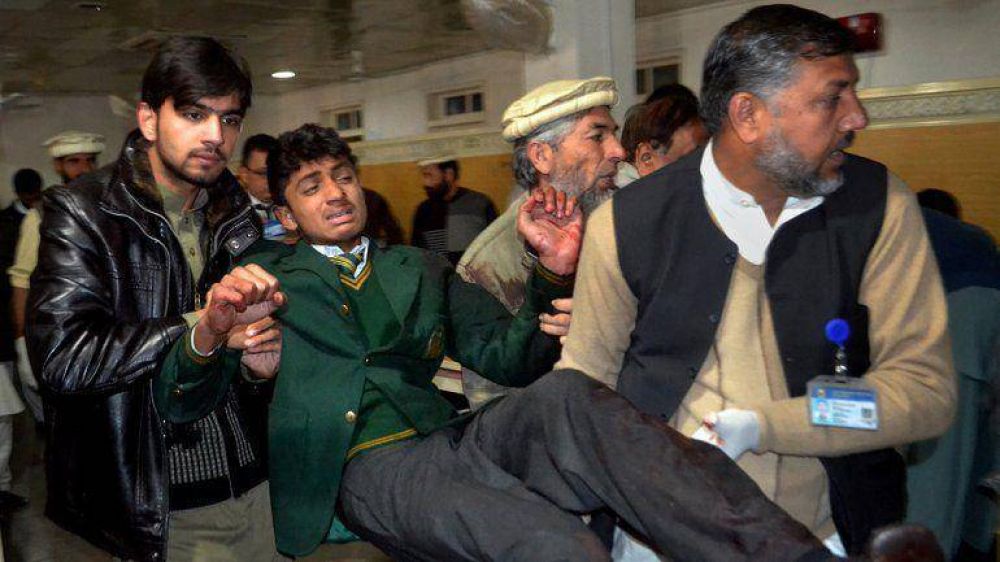 Masacre talib�n en Pakist�n: asesinaron a m�s de 80 ni�os en una escuela