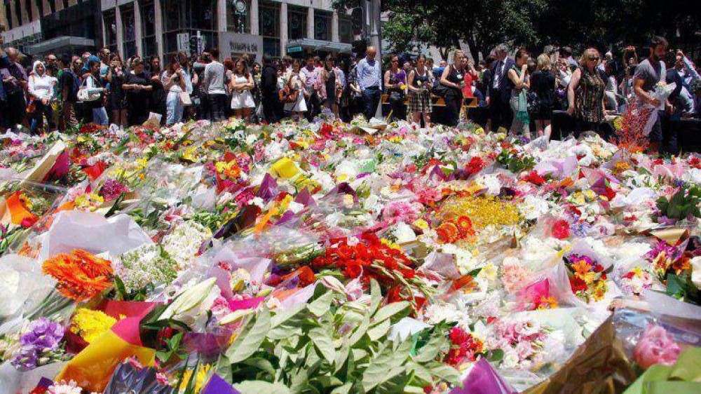 Australianos dejaron miles de ramos de flores en Sidney para recordar a los rehenes muertos