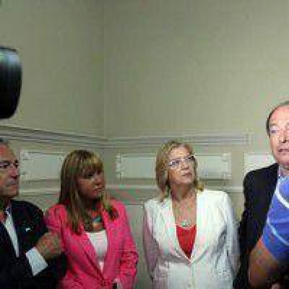 Ernesto Sanz se sum� a quienes ven a A�da Ayala como Gobernadora en 2015