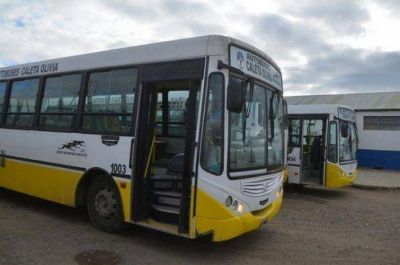 Trabajadores de autobuses Caleta Olivia en medida de fuerza por bonos navide�os
