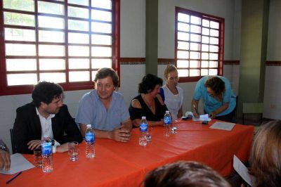 Entregaron subsidios para infraestructura en 8 escuelas