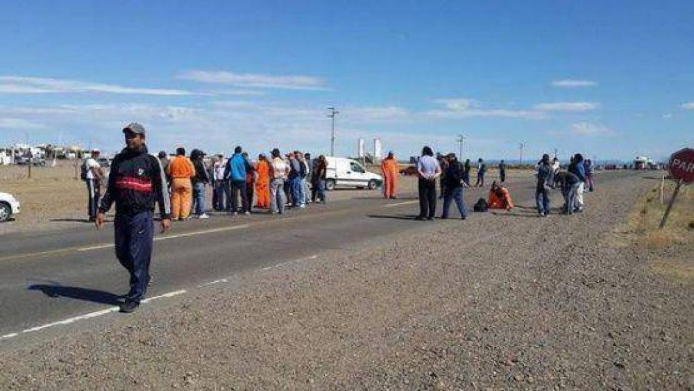 Trabajadores de Austral Construcciones cortaron la nacional N� 3