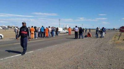 Trabajadores de Austral Construcciones cortaron la nacional N� 3
