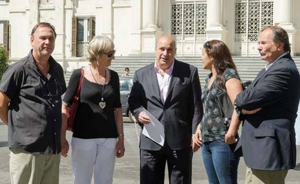 M�s de 10 mil vecinos piden que no se lleven la Polic�a del Conurbano en el verano
