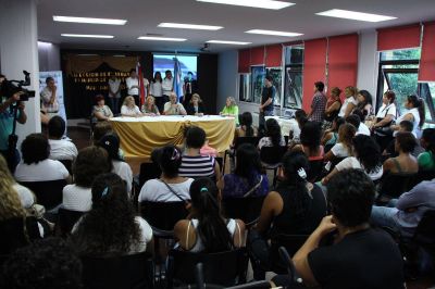 Unos 1300 j�venes y adultos finalizaron el nivel primario con el Plan Fines