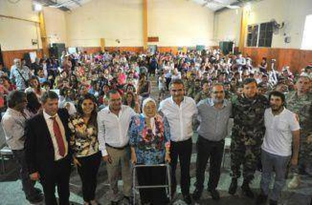 Rossi encabez� cierre de actividades de apoyo a la comunidad en Florencio Varela