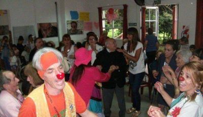 Festejo de cumplea�os en el Geri�trico Municipal 