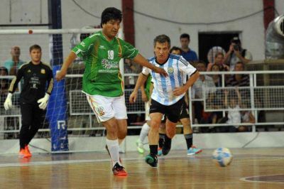 Evo Morales venci� a Urribarri en un partido de f�tbol jugado en el club Olimpia