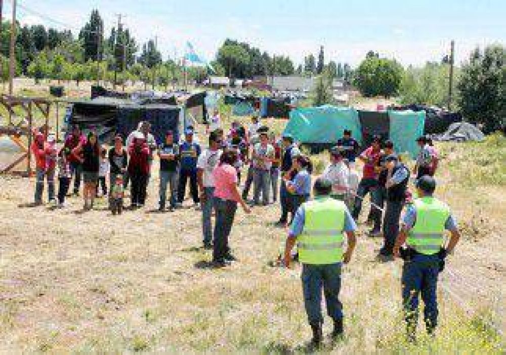 Jun�n: 40 familias siguen con la toma 