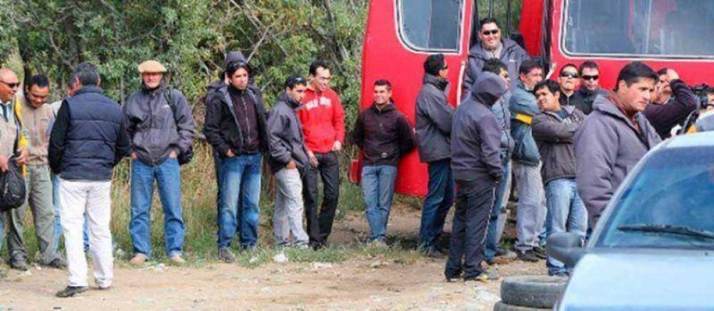 Choferes de Tres de Mayo reducen los servicios por mal estado de los micros