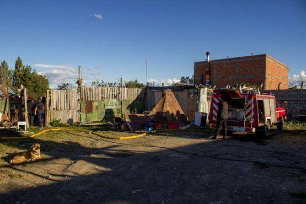 Incendio en el San Benito: Se quem� totalmente un galp�n