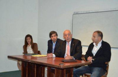 Se realiz� la entrega de una ambulancia al Puerto de Ushuaia
