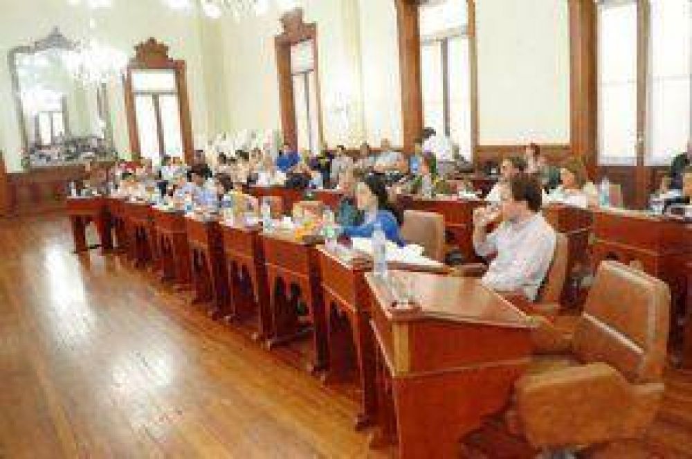En intenso debate se aprob� el Presupuesto Municipal para el 2015