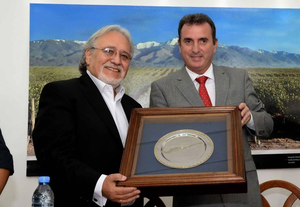 El Gobernador nombr� Embajador Cultural de Mendoza a Pocho Sosa