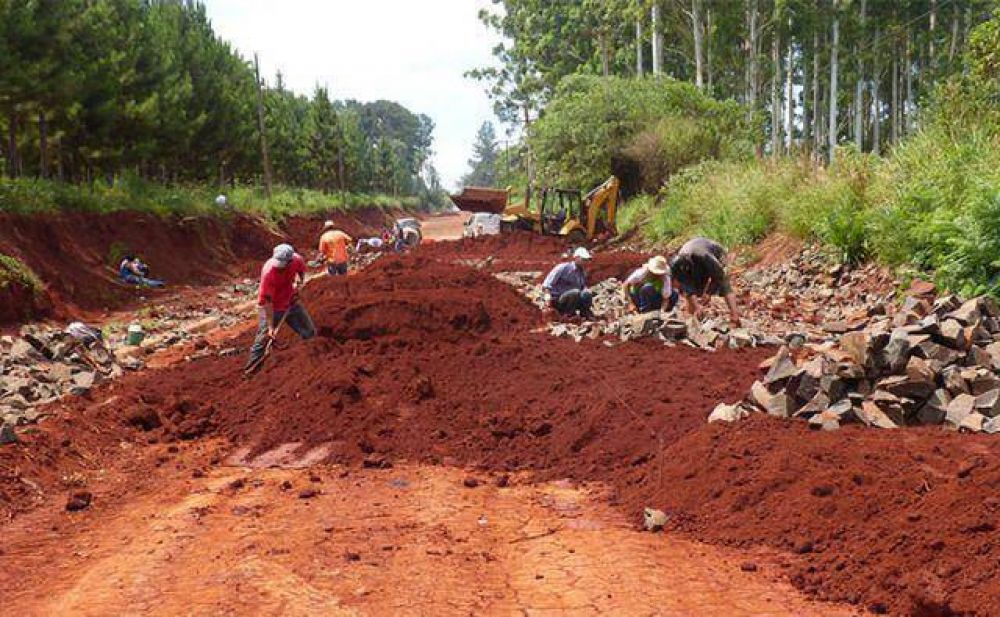 Construyen acceso al Barrio Helvecia de Pto. Esperanza