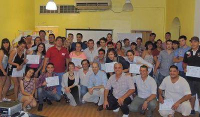 J�venes PRO junto a dirigentes en Villa Lugano