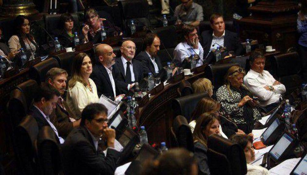 Pese a los incidentes, el PRO insistir� ma�ana con el golf