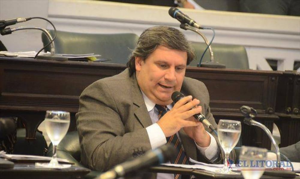 Balearon la casa del senador peronista Rub�n Bassi y lo amenazan telef�nicamente