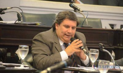 Balearon la casa del senador peronista Rub�n Bassi y lo amenazan telef�nicamente