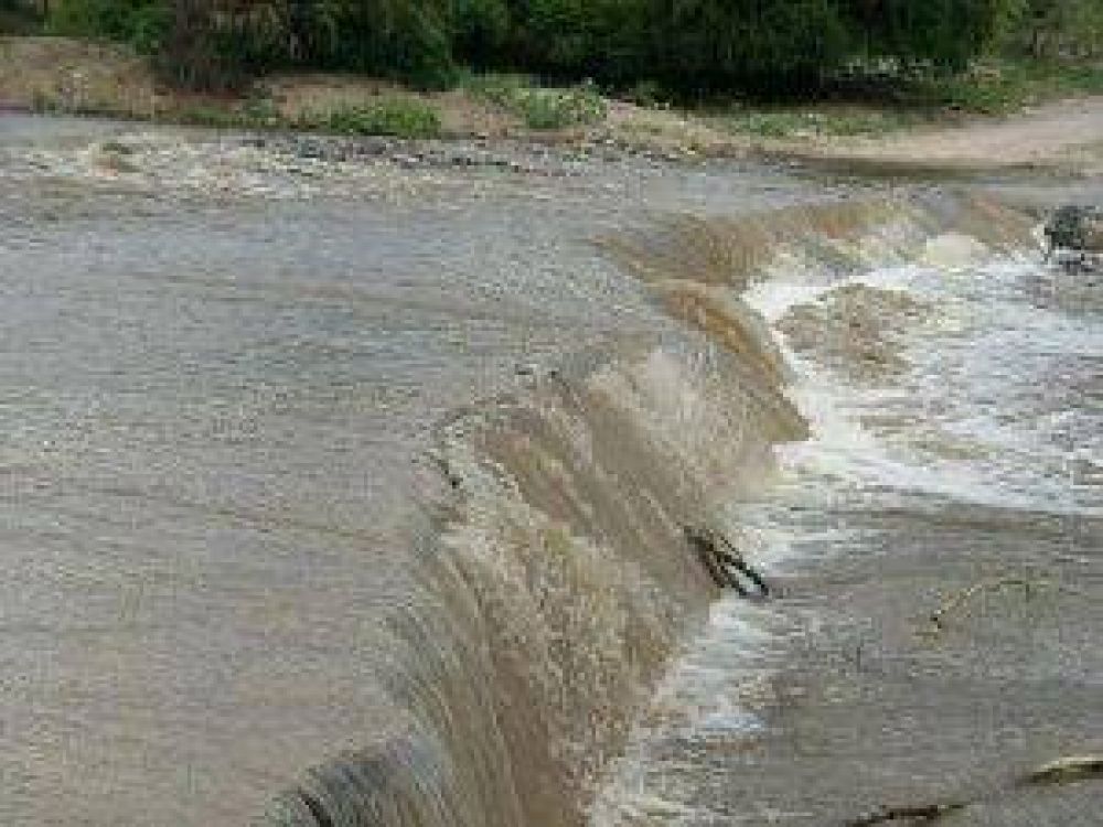 Huaycama qued� aislada por la crecida del r�o