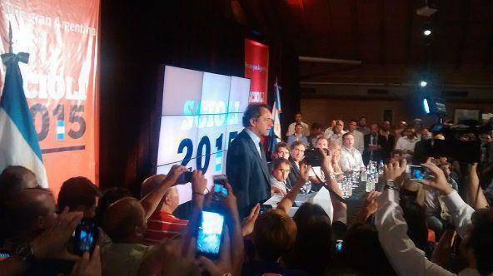 Scioli reuni� a sus equipos t�cnicos para la primera en Vicente L�pez
