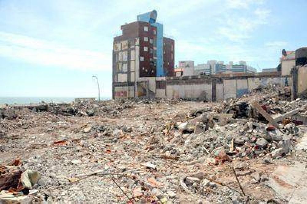 Lleg a su trmino la demolicin parcial del ex hotel Hurlingham