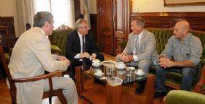 Defensa Civil: Entregan veh�culos que servir�n para combatir incendios