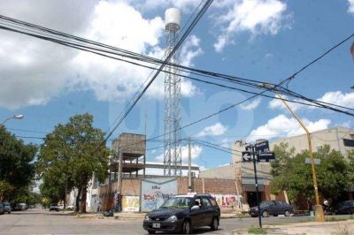 Barrio Candioti: preocupa la construcci�n de una torre que camuflar�a una antena
