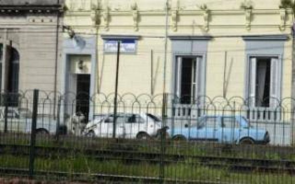 Ins�lita entradera frente a una comisar�a en La Plata