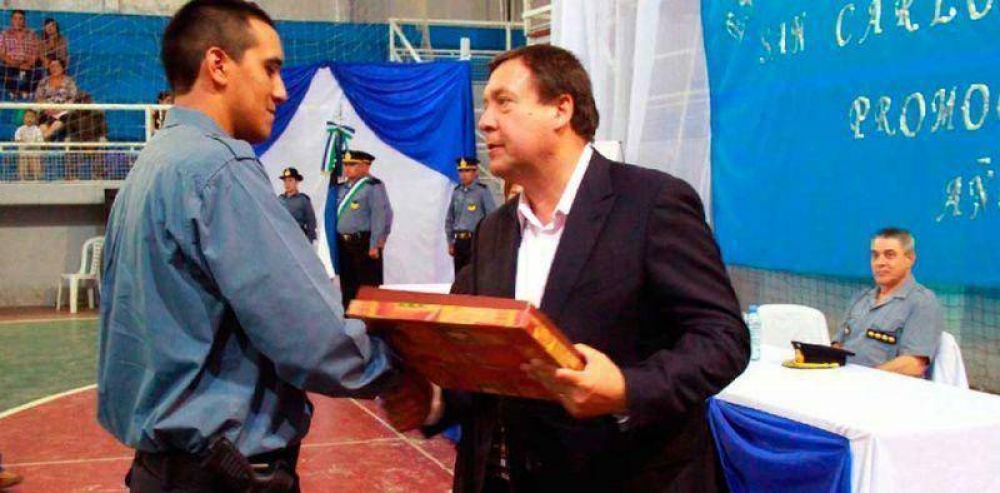 El gobernador de la provincia presidi ayer en Bariloche el acto de egreso de 44 nuevos agentes de la Polica rionegrina
