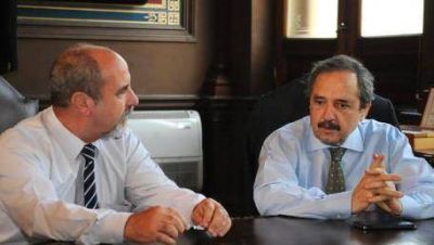 Ricardo Afons�n de visita en La Plata por un acuerdo con la UNLP