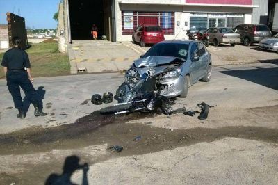 Grave accidente en avenida Zanni y Cris�logo Larralde