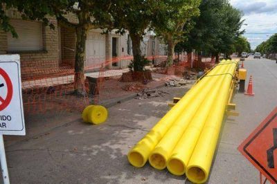Colocan ca�er�as en calle Alem