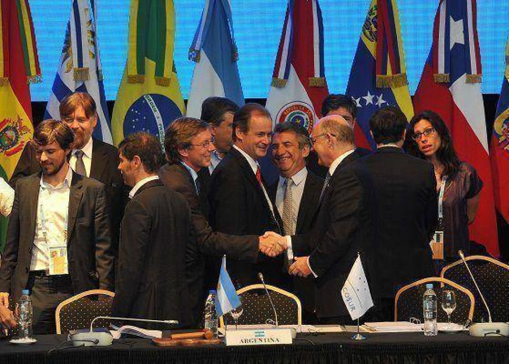 Bahillo particip de la cumbre del Mercosur