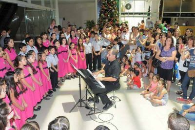 El Coro de Ni�os y Pap� Noel animar�n la Navidad