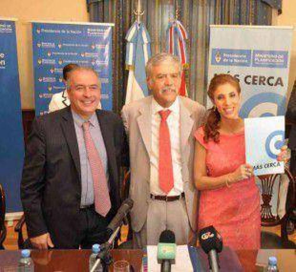 El ministro De Vido, junto a la Gobernadora, anunci� obras para la provincia