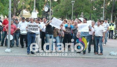 Empleados de la C�mara de Diputados protestaron por el atraso en el pago del aguinaldo