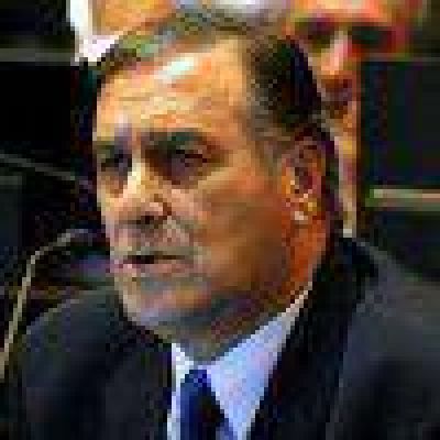 �ngel Rozas decidi� apartarse de la interna de la UCR