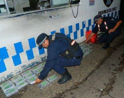 Descubren �cajas navide�as� pero con unos 45 panes de marihuana